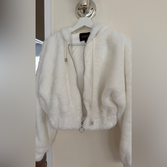 short fur coat, white fur jacket - Picture 6 of 8